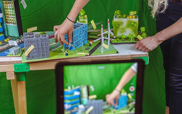 Figuren vor Greenscreen, Foto: © BKG,Foto: N. Redlich, Lizenz: © BKG,Foto: N. Redlich