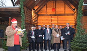 In vergangenen Jahren sang auch der Männerchor beim Adventsmarkt, Foto: Kathleen Brandau, Lizenz: Gemeinde