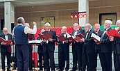 Chor auf der Seniorenweihnachtsfeier in der Giebelseehalle, Foto: Ebba Zimmermann, Lizenz: Gemeinde