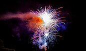 Feuerwerk über dem Großen Müllroser See, Foto: Lutz Boltz, Lizenz: Stadt Müllrose / Haus des Gastes