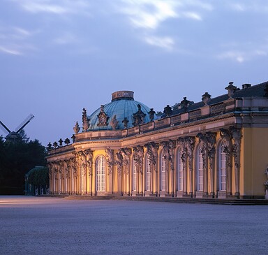 Ohne Sorgen. Ein abendlicher Rundgang durch Schloss Sanssouci